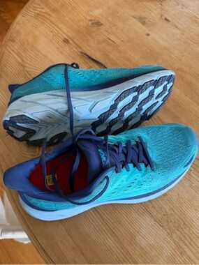 Like new Hoka Clifton 9 men’s Running Shoes, size 12EE